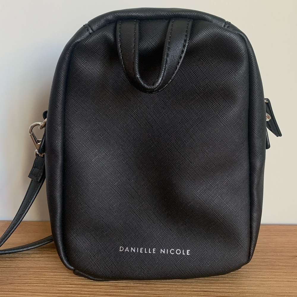 NWOT! Danielle Nicole ‘One Bite’ Crossbody Bag 🍎💀 - Picture 6 of 13